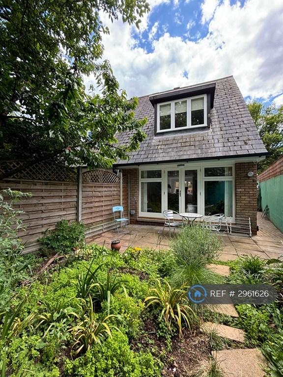 House Chester Crescent in Greater London