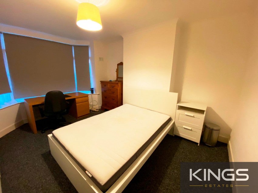 Room Burgess Road in Southampton