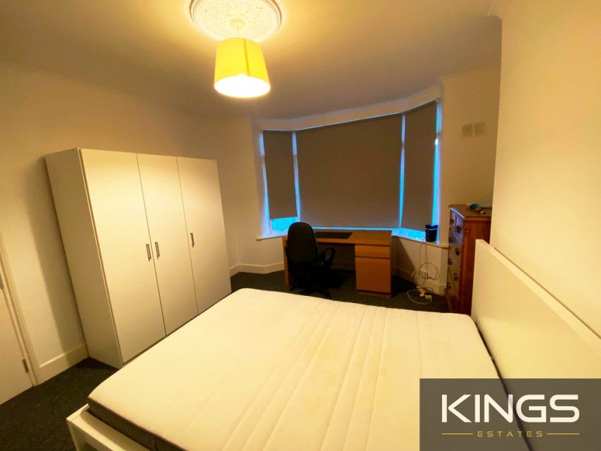 Room Burgess Road in Southampton