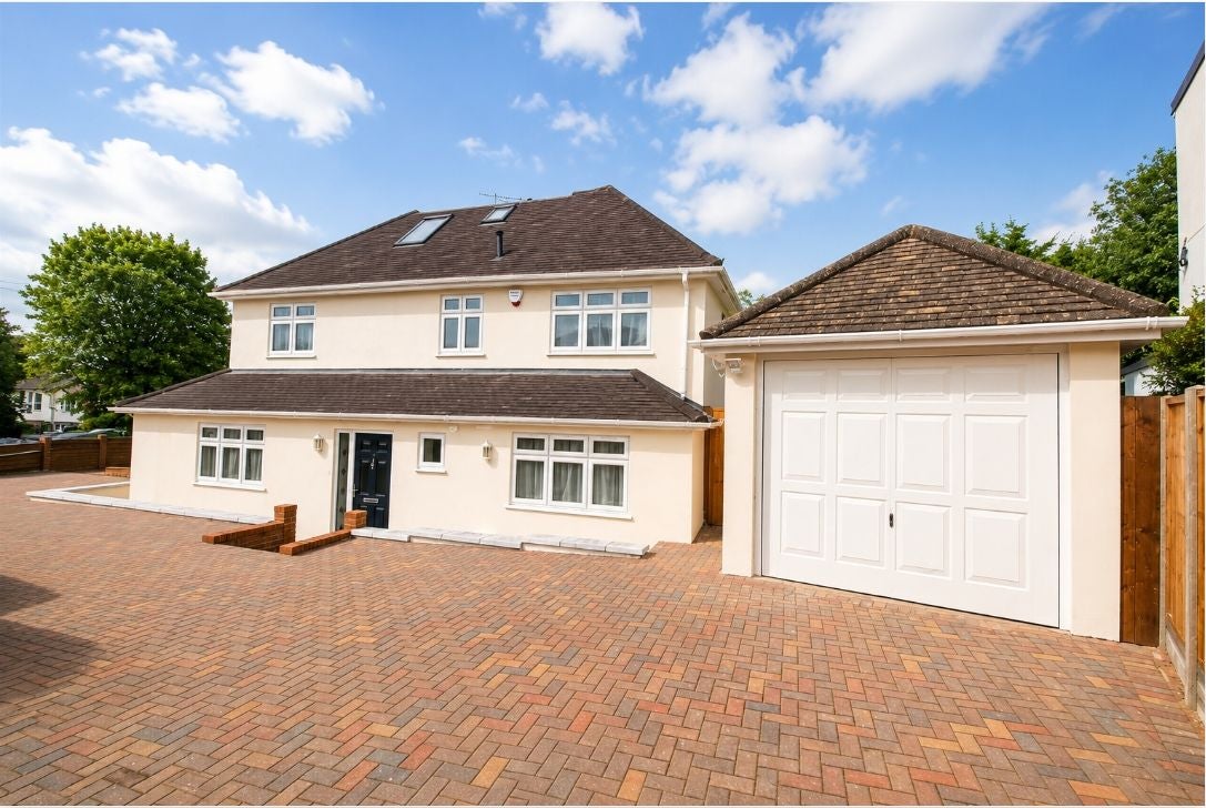 House Woodcote Avenue in Greater London