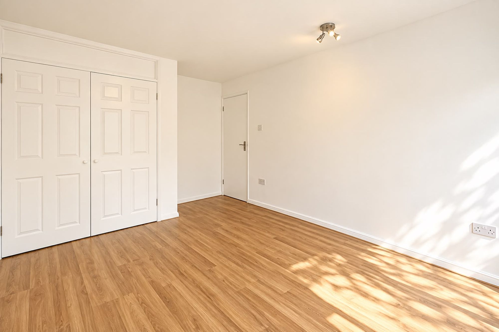 Flat Stratfield House in Greater London