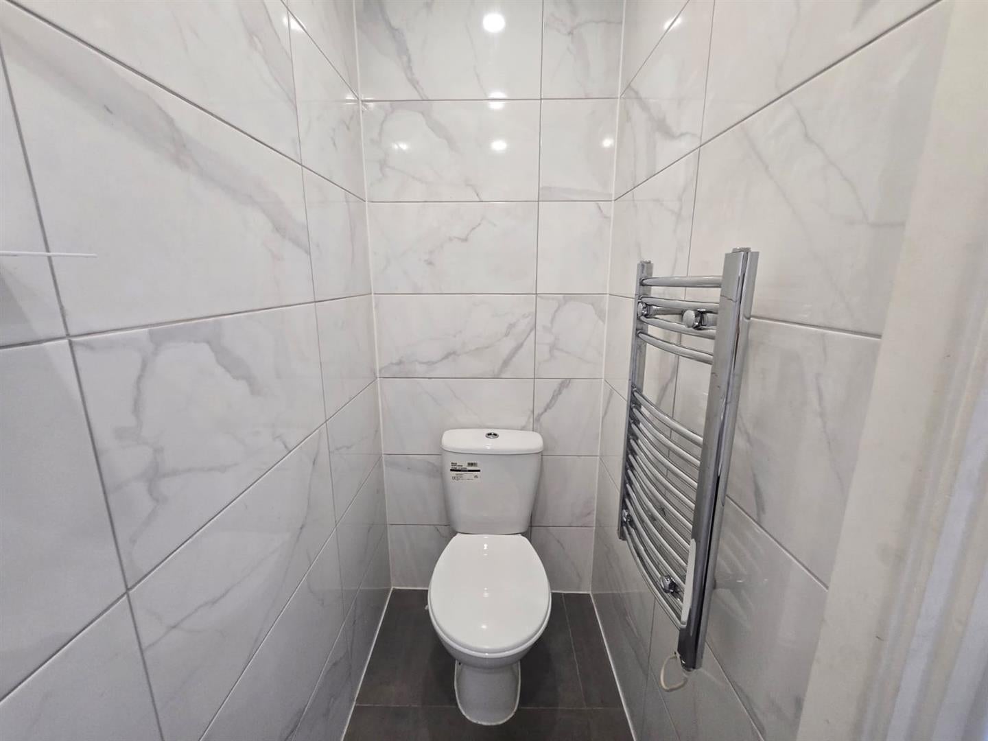 Room Darville Road in Greater London