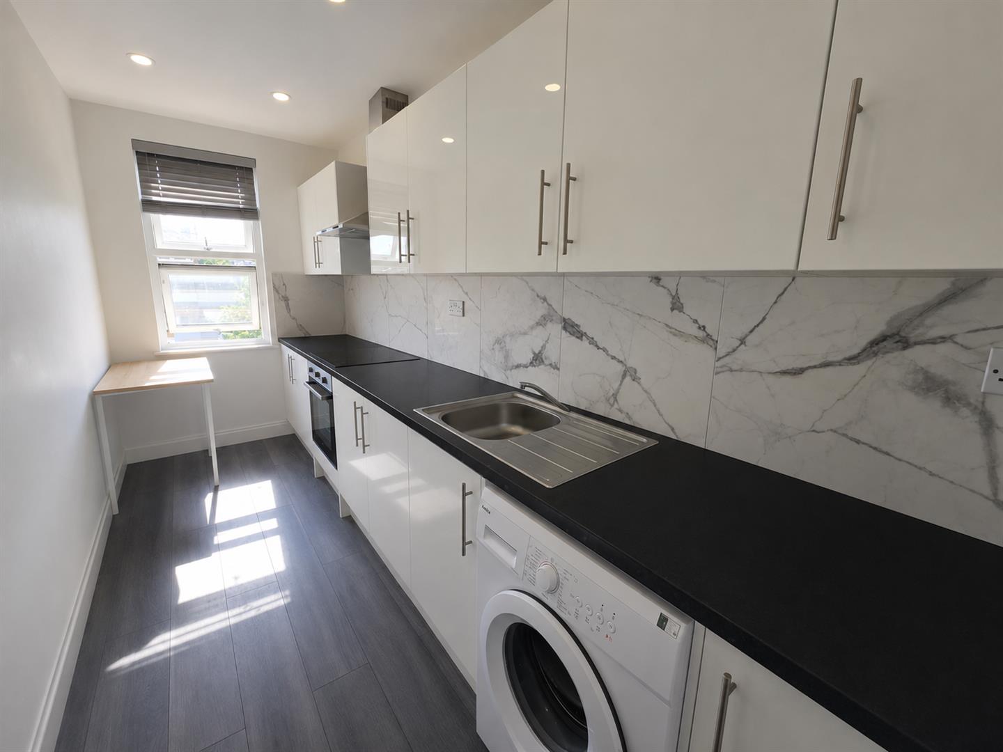 Room Darville Road in Greater London