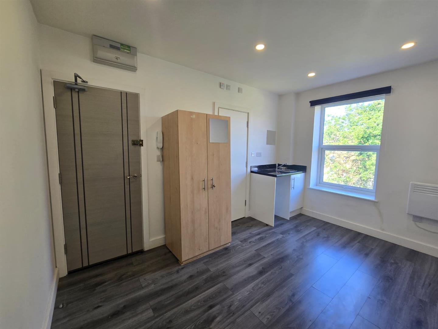 Room Darville Road in Greater London