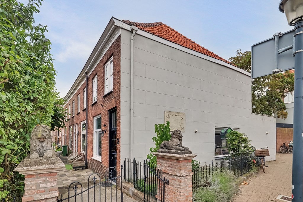 Hoekwoning te koop: Leeuwenhofje 2, Gorinchem