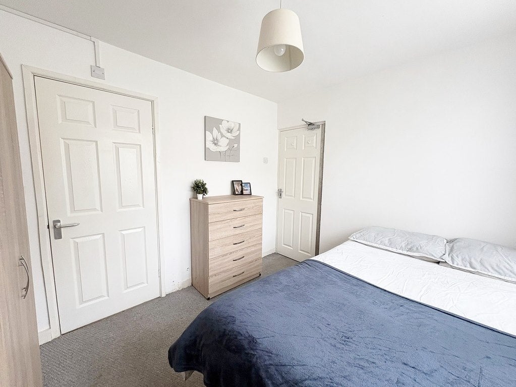 Room Pound Tree Road in Southampton