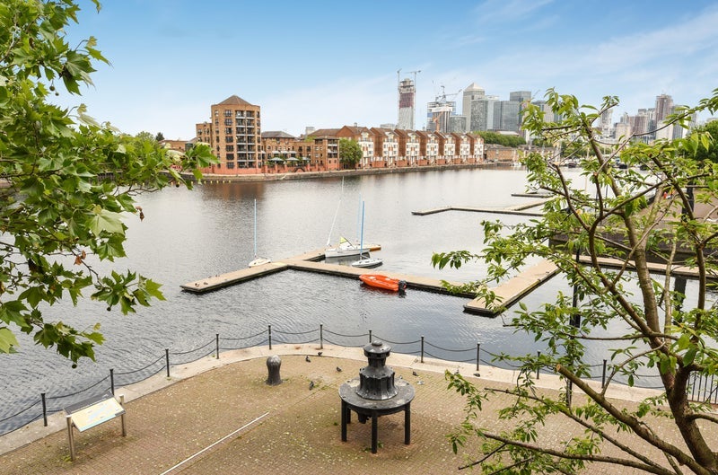 Room Brunswick Quay in Greater London