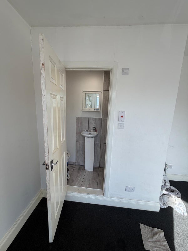 Room Arngask Road in Greater London