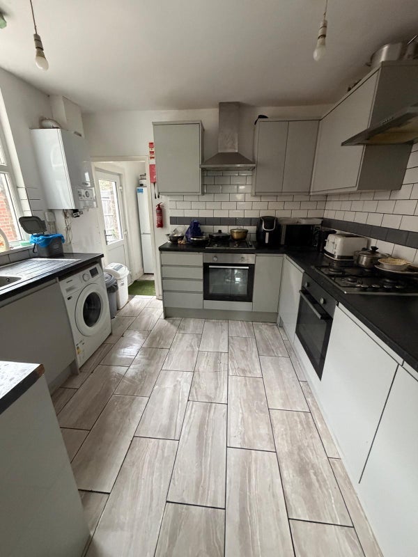 Room Arngask Road in Greater London