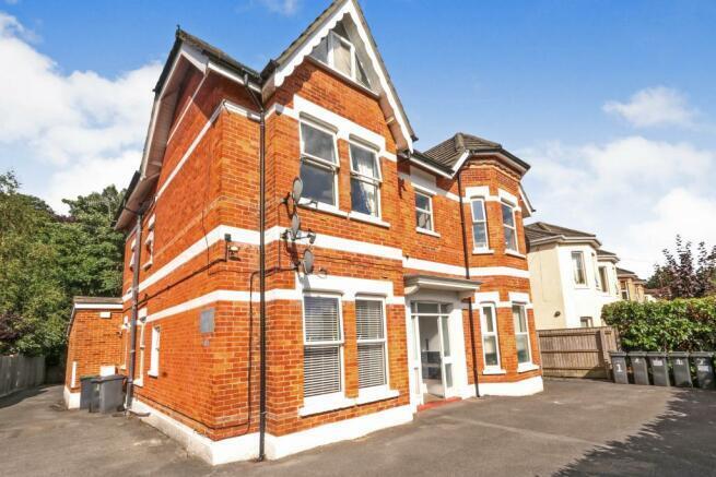 Flat Alumhurst Road in Bournemouth