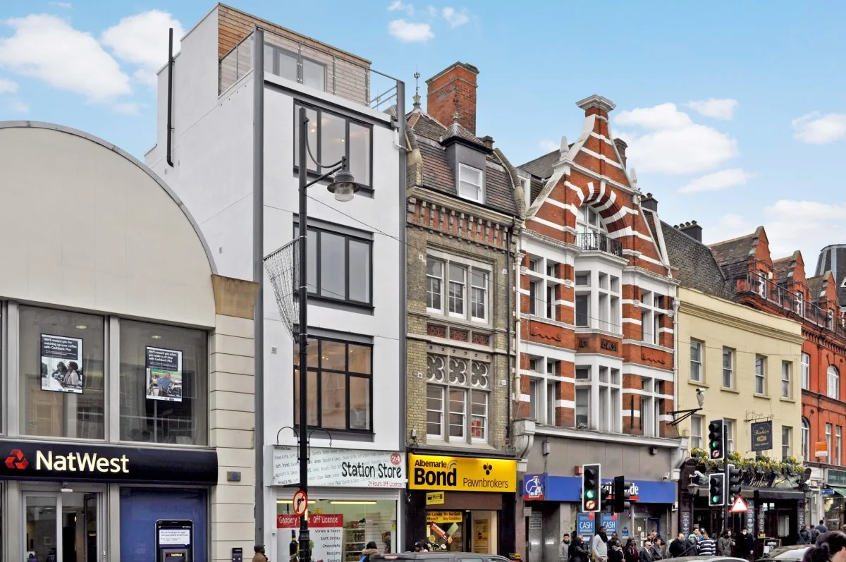 Flat Brixton Road in Greater London