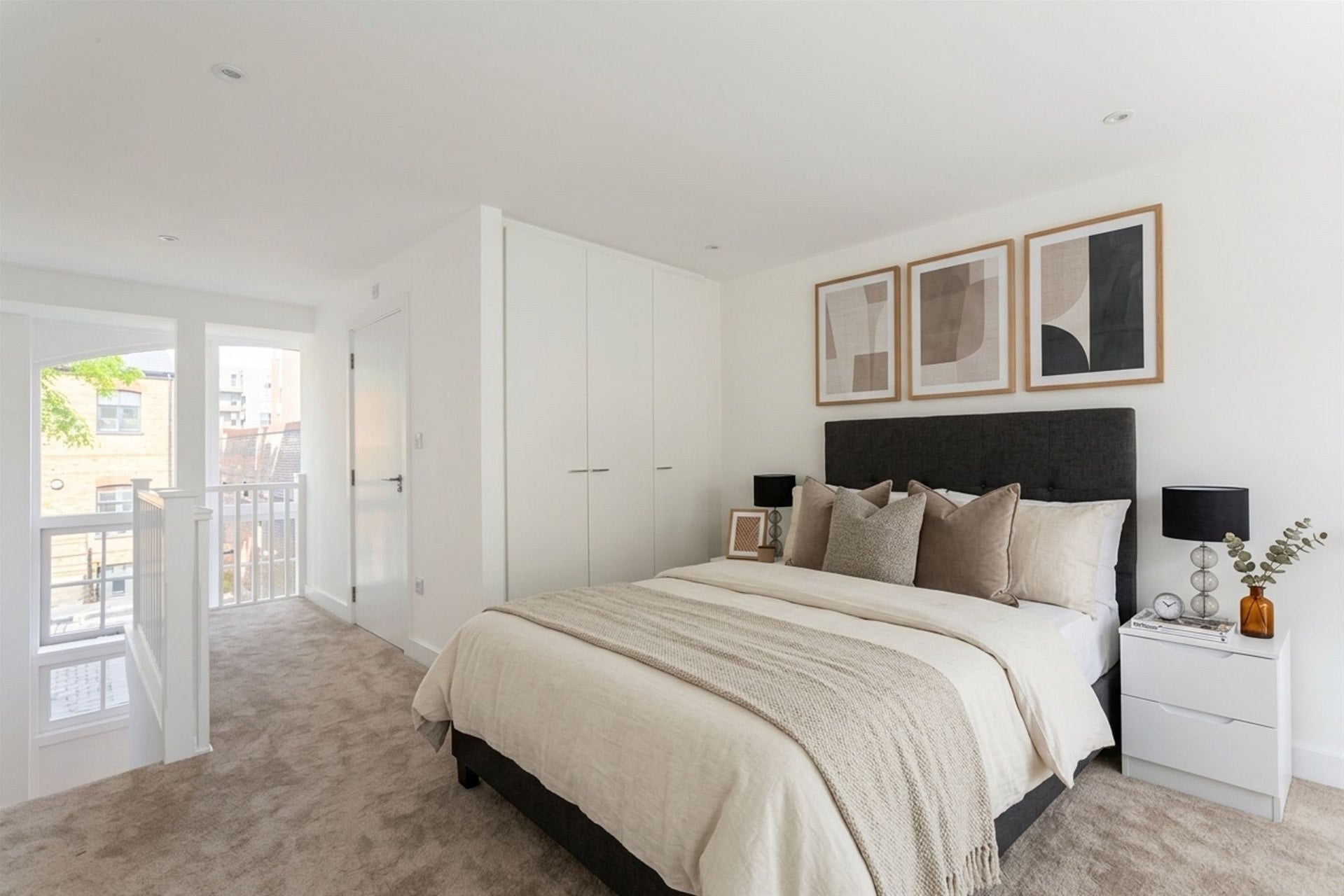 Flat Dod Street in Greater London