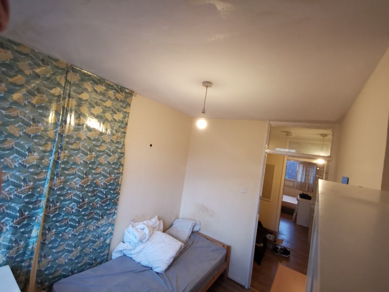 Room Manchester Road in Greater London