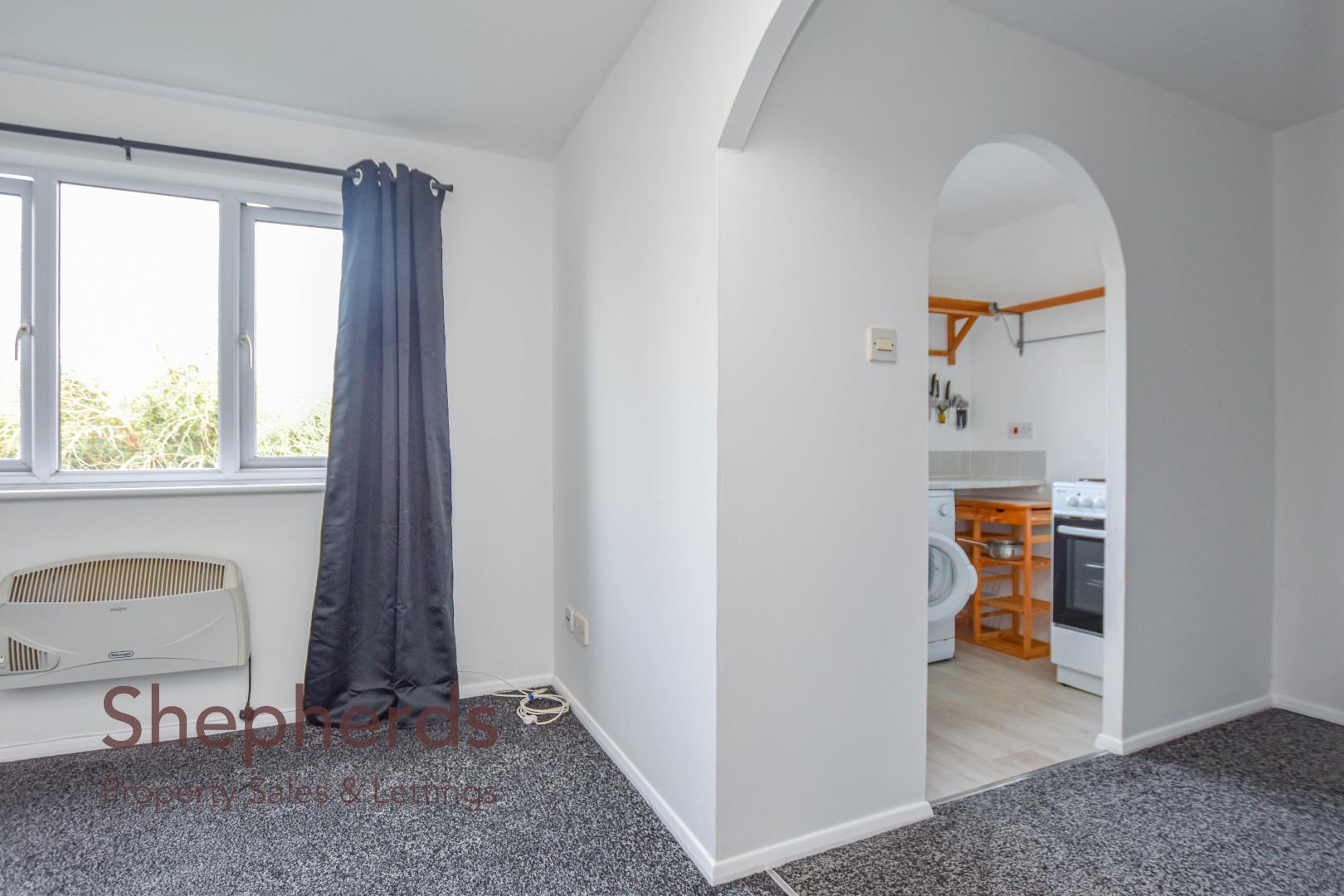 Flat Parrotts Field in Hoddesdon