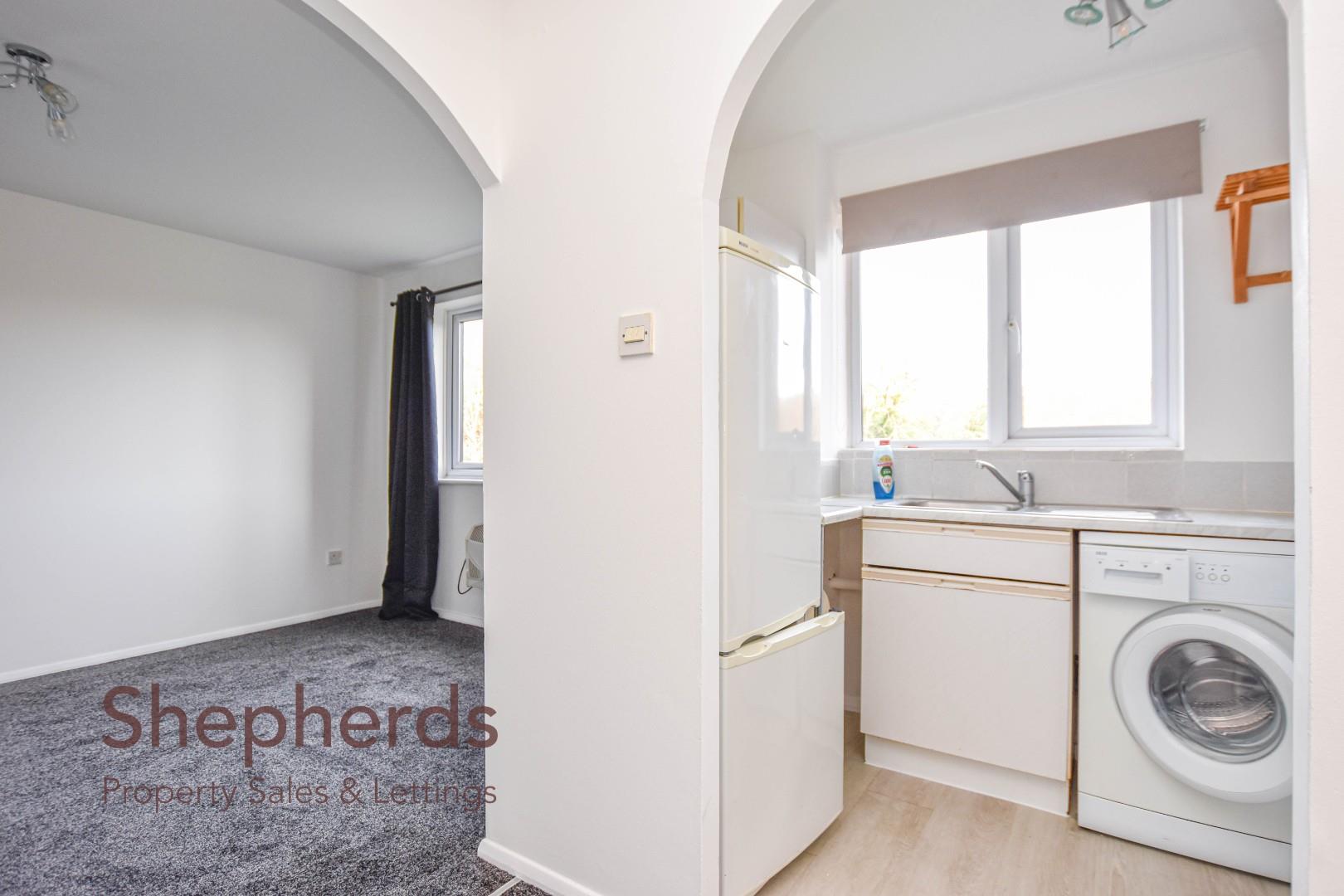 Flat Parrotts Field in Hoddesdon