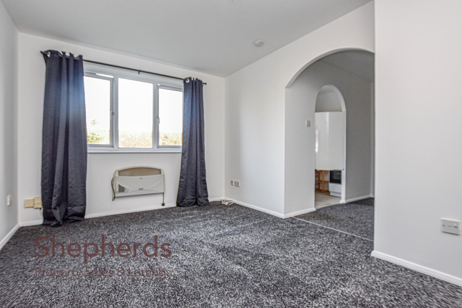 Flat Parrotts Field in Hoddesdon