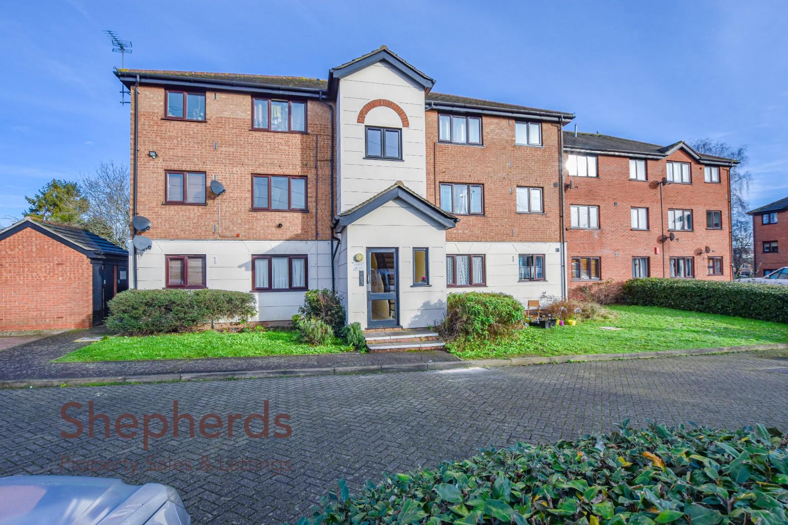 Flat Parrotts Field in Hoddesdon