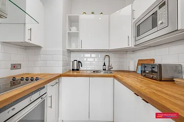 Flat Kensington Church Street in Greater London