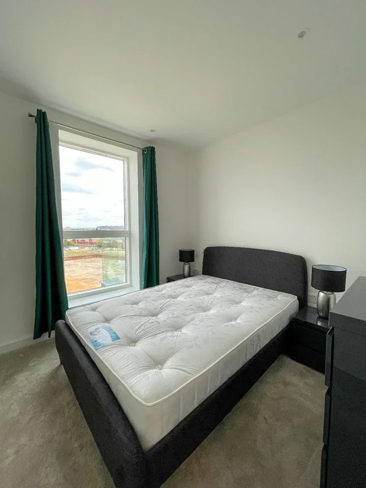 Flat Accolade Avenue in Greater London