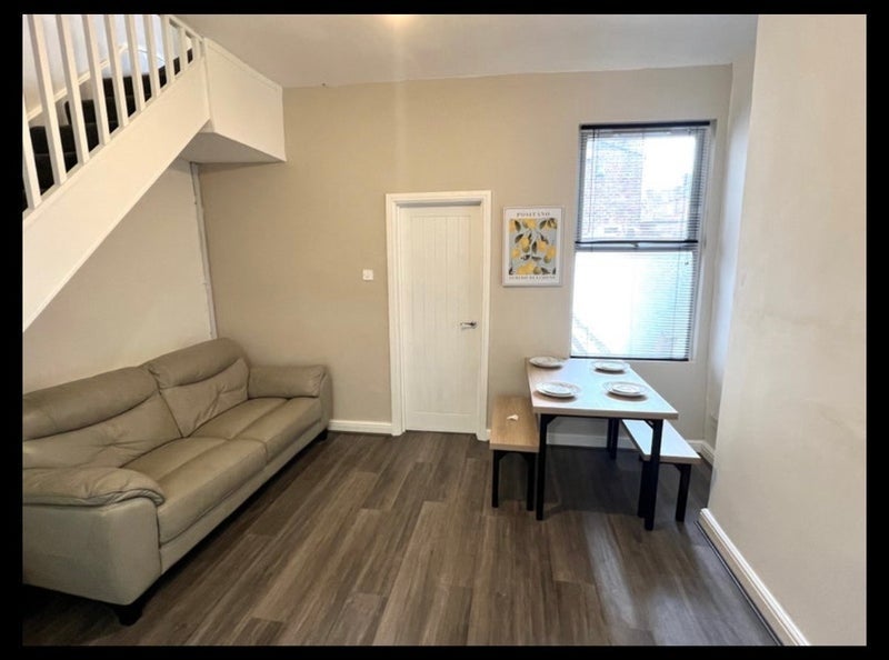 Room Rosebery Grove in Oxton Village