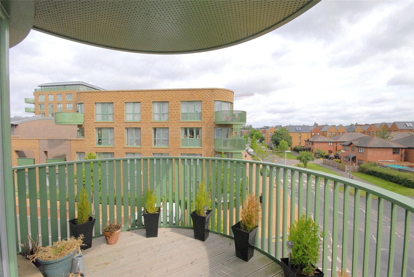 Flat Astell Road in Greater London