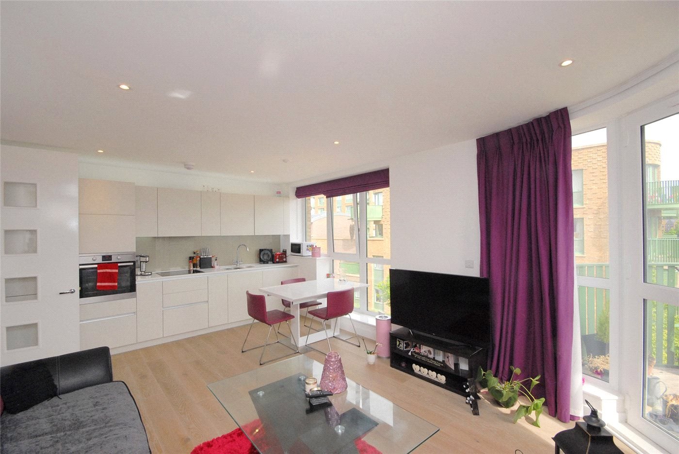 Flat Astell Road in Greater London