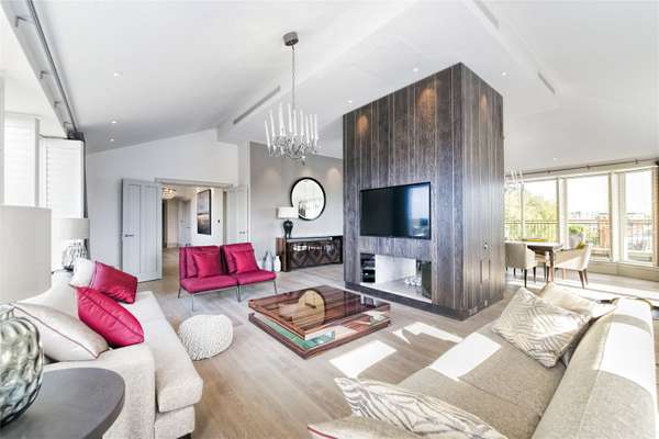 Flat Coleridge Square in Greater London