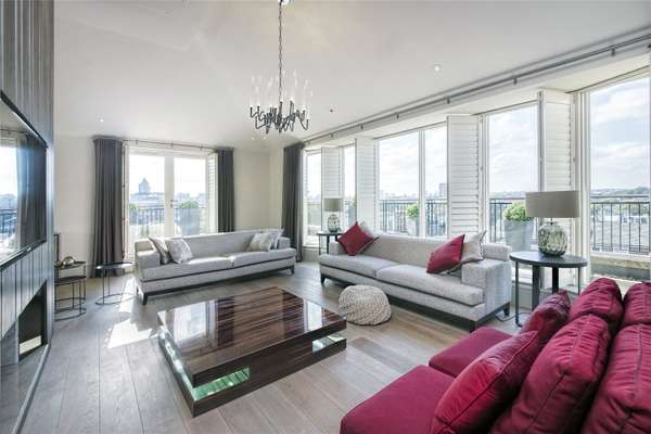 Flat Coleridge Square in Greater London