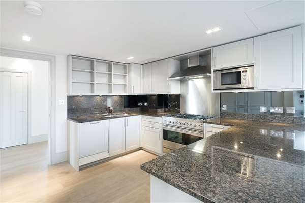 Flat Coleridge Square in Greater London