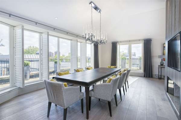 Flat Coleridge Square in Greater London