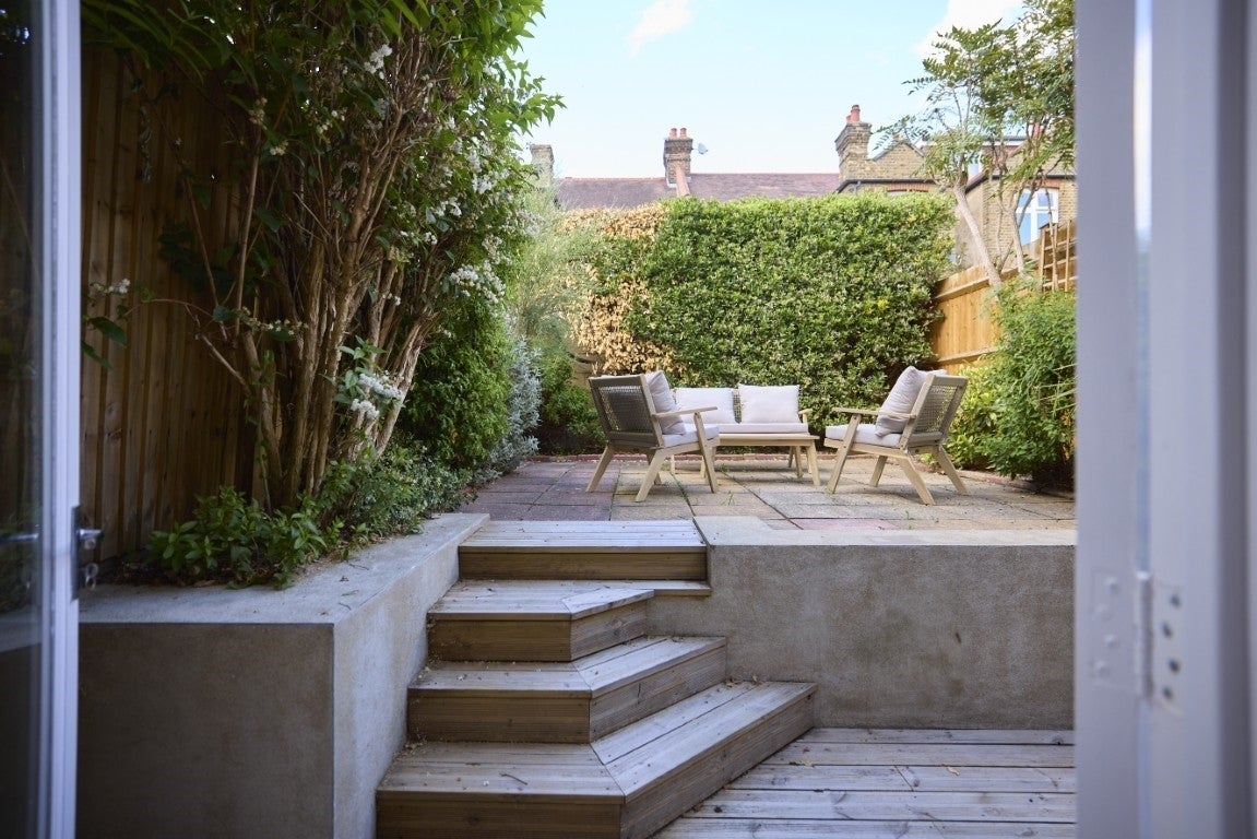 Flat Barcombe Avenue in Greater London