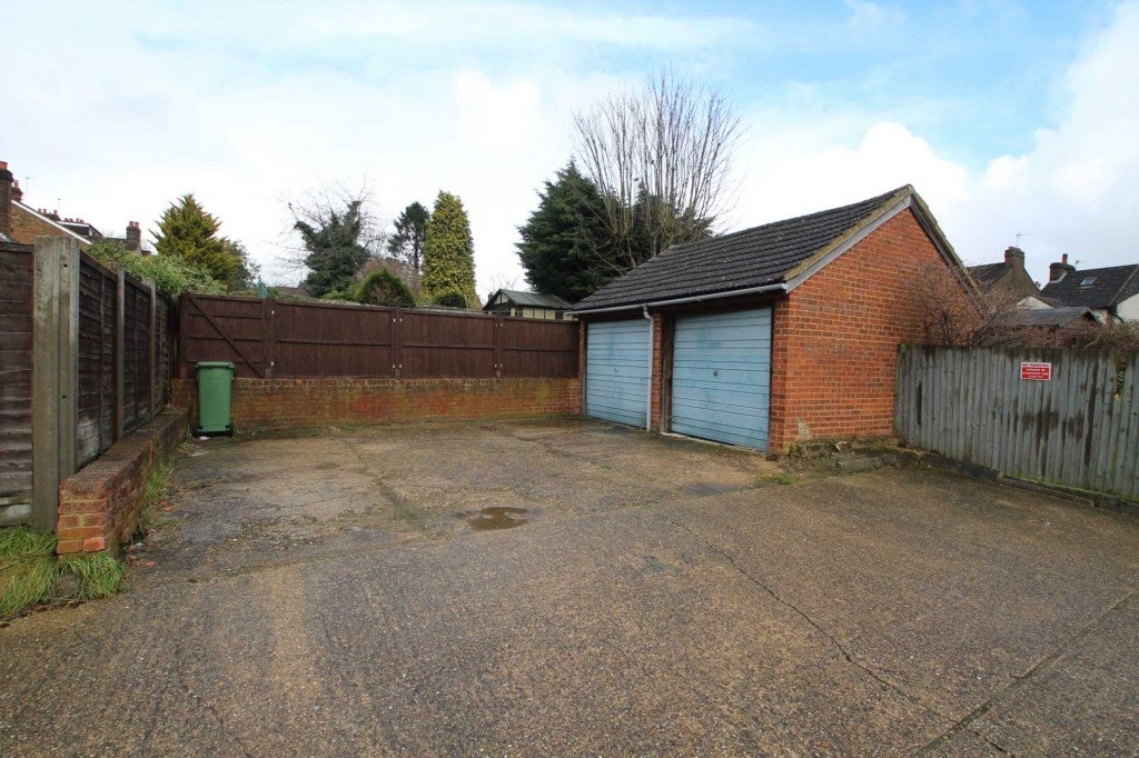 Flat Puller Road in Dacorum