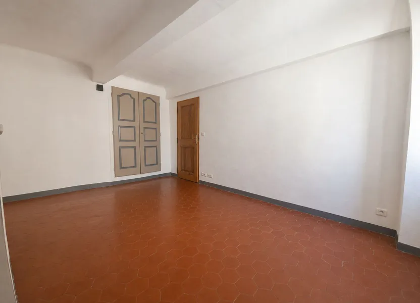 Maison Rue Pierre et Marie Curie à Régusse