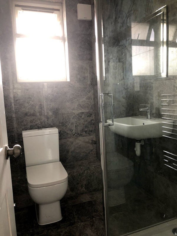 Room Saxton Close in Greater London