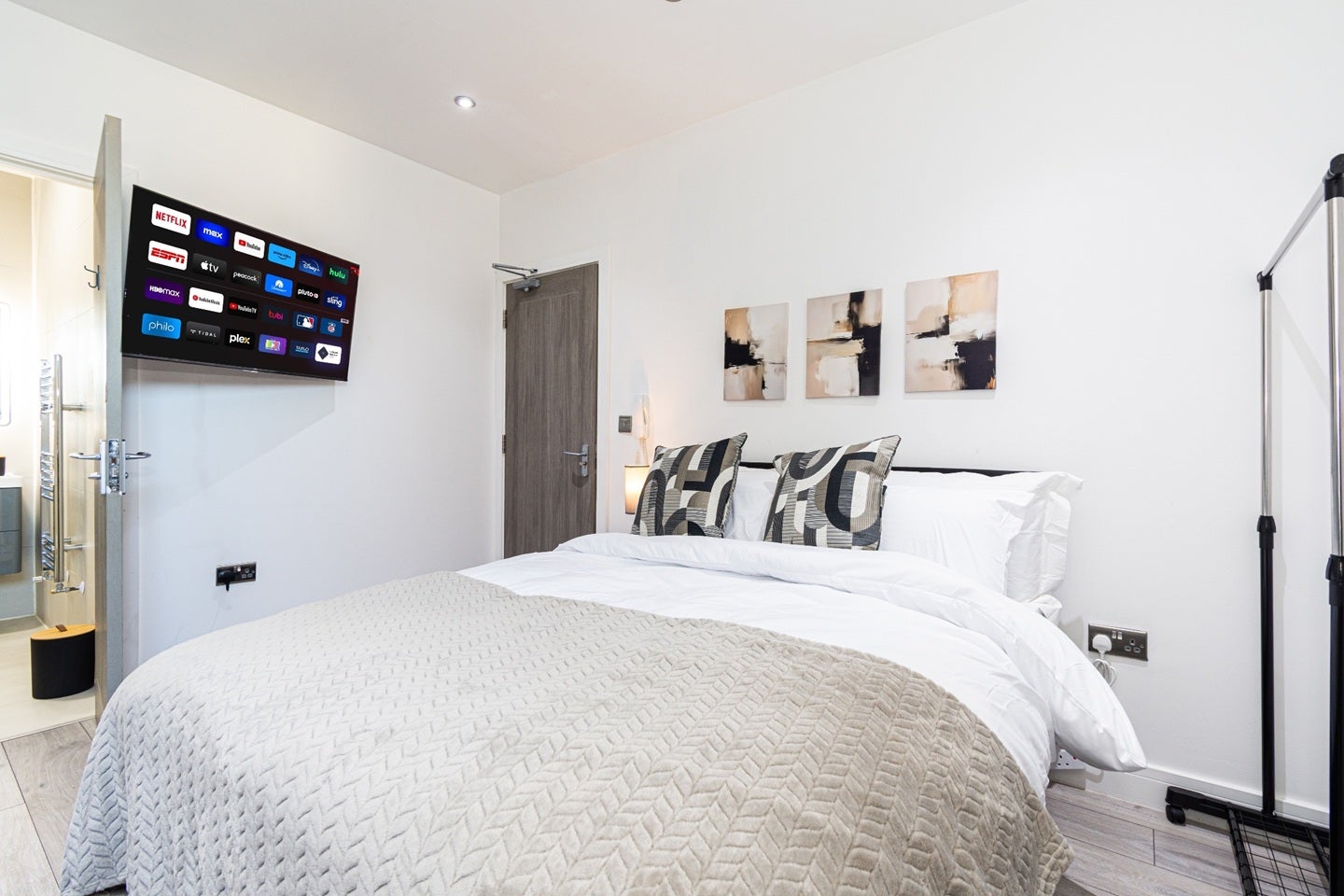 Flat Mitcham Road in Greater London