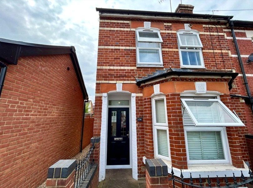 Flat Elm Park Road in Reading