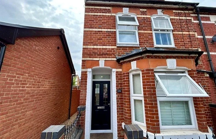 Flat Elm Park Road in Reading