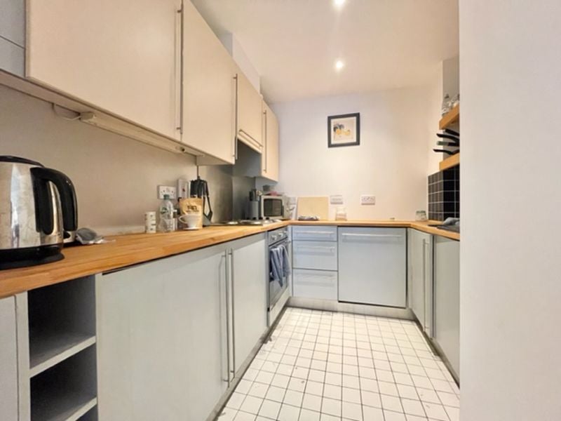 Flat Plumbers Row in Greater London