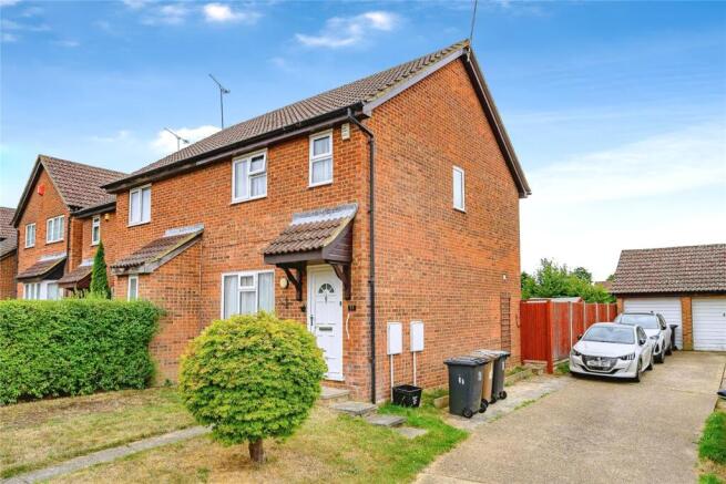 Flat Goldcrest Close in Greater London
