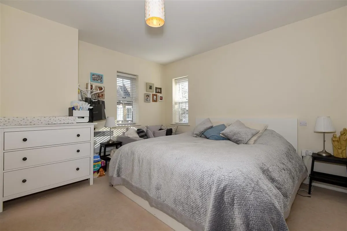 Flat Acton Lane in Greater London