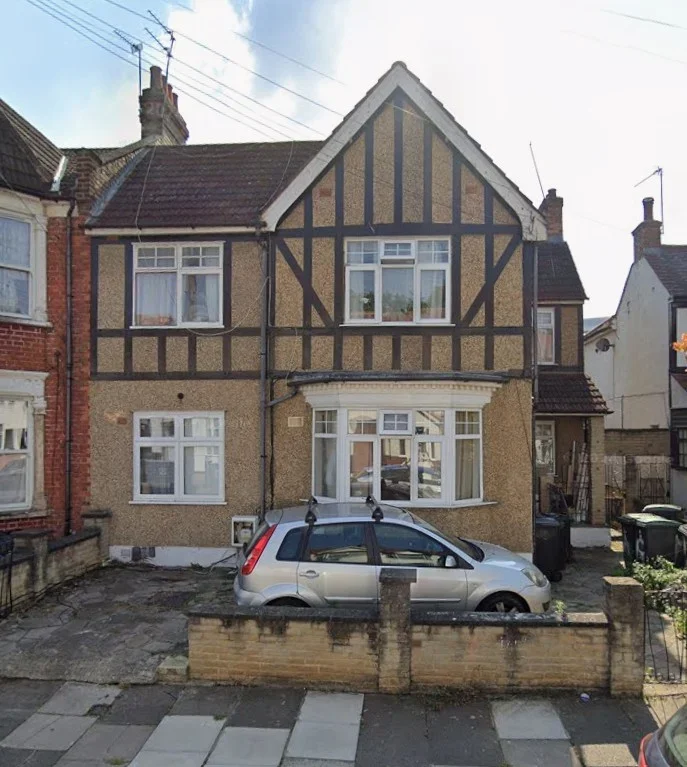 Flat Coniston Road in Greater London