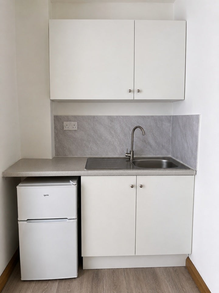 Flat Manchester Road in Greater London