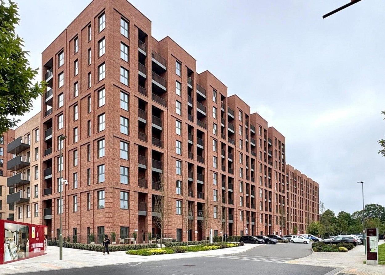 Flat Jura Close in Greater London