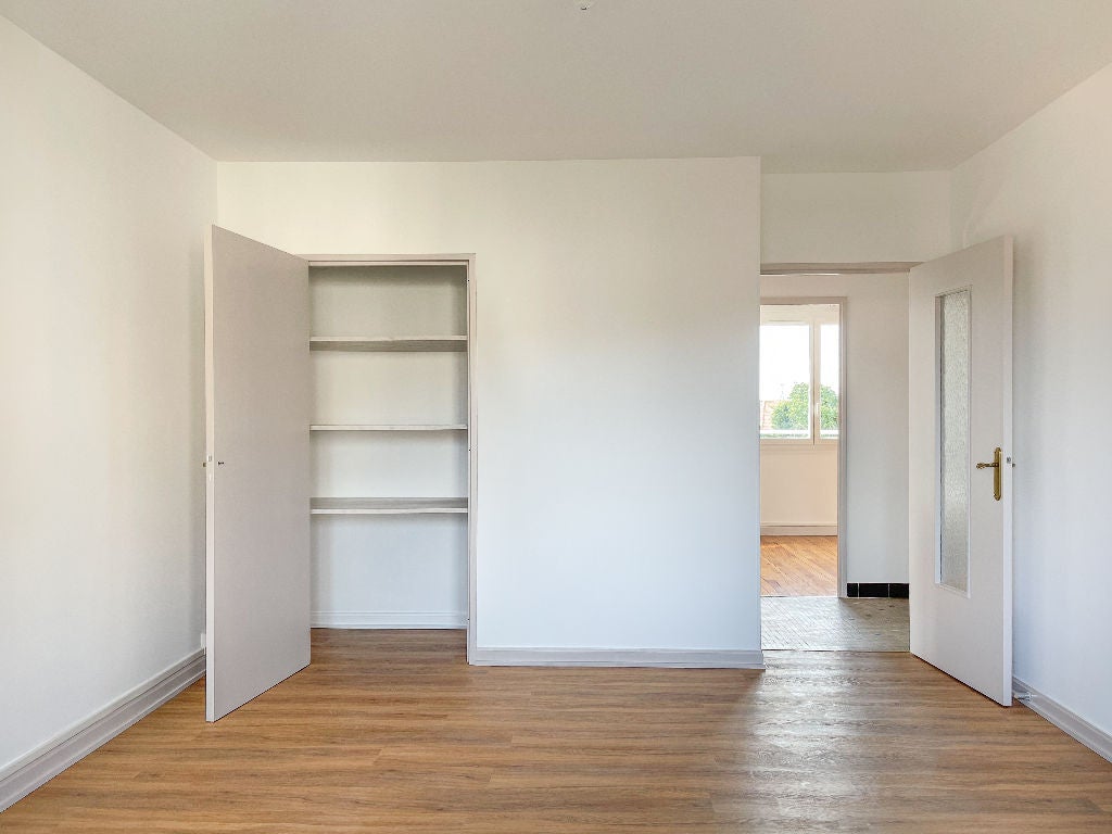 Flat Rue Pégoud in Décines-Charpieu