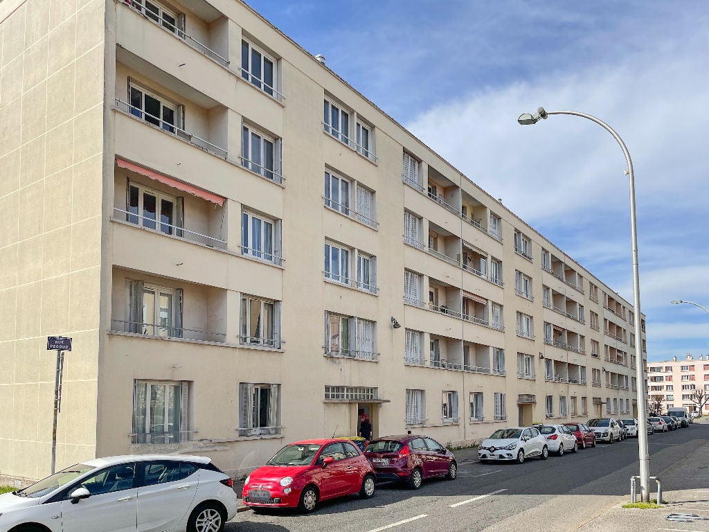 Flat Rue Pégoud in Décines-Charpieu