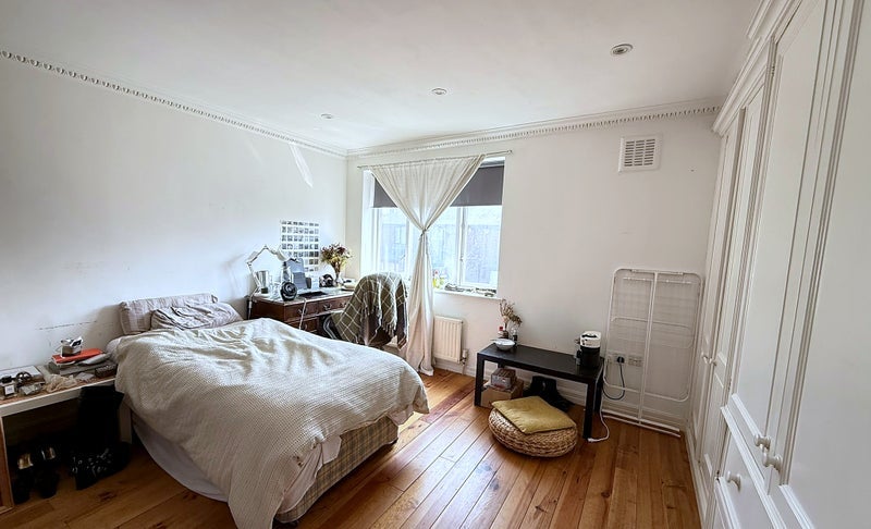 Room Battersea Church Road in Greater London