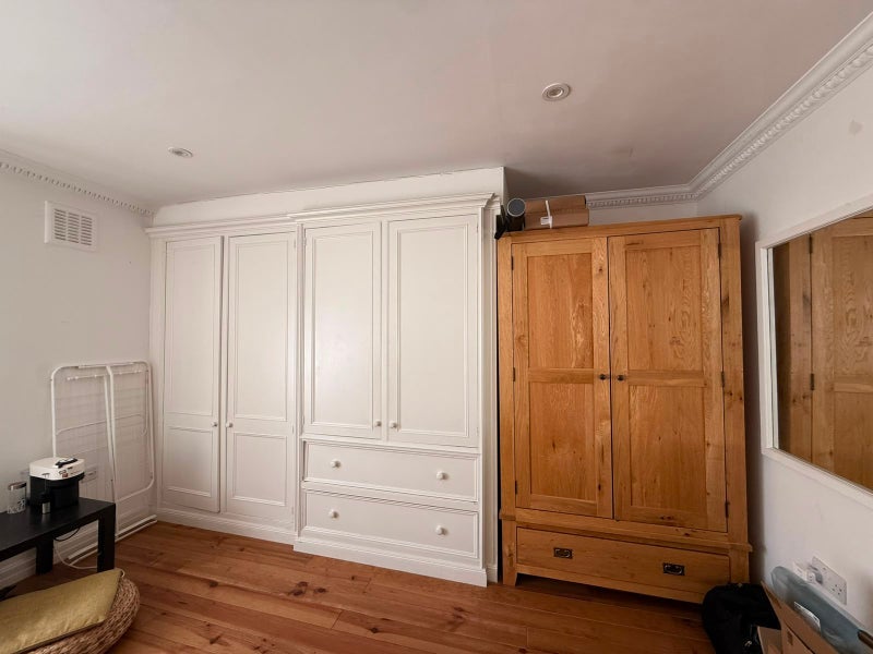 Room Battersea Church Road in Greater London