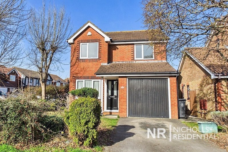 House Arnold Drive in Greater London