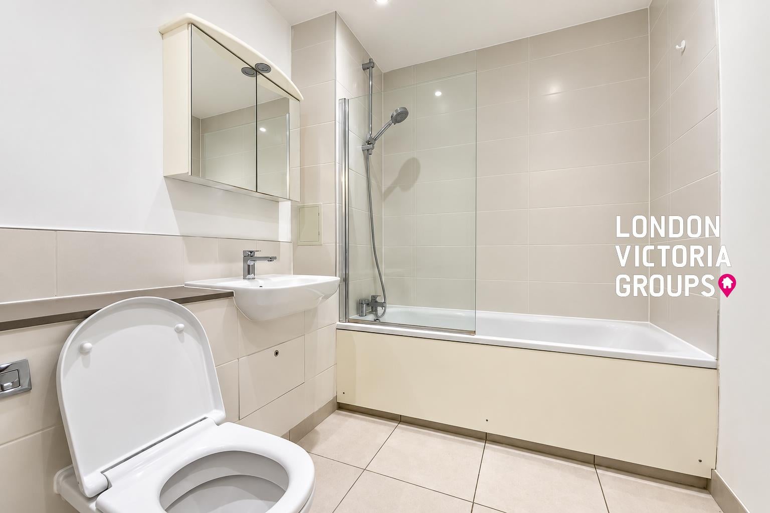 Flat St Ives Place in Greater London