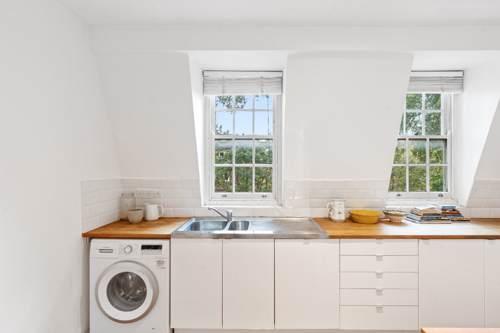Flat Halton Road in Greater London